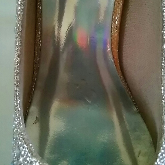 Shoes - Picture 5 of 8